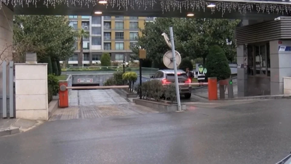 �stanbul'da otoparktaki ara�lardan 30 milyon dolar �al�nd��� iddias�nda g�zalt� say�s� 11'e y�kseldi