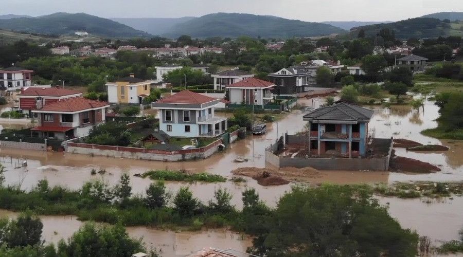 �stanbul'da yo�un ya��� etkili oldu