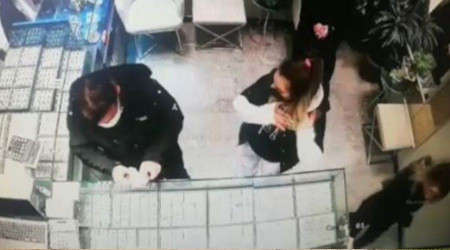 İstanbul'dan gelerek Sakarya'daki kuyumcuları dolandırdılar