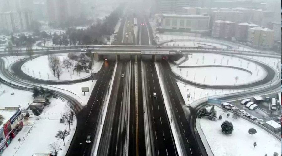 �stanbullular g�ne karla uyand�