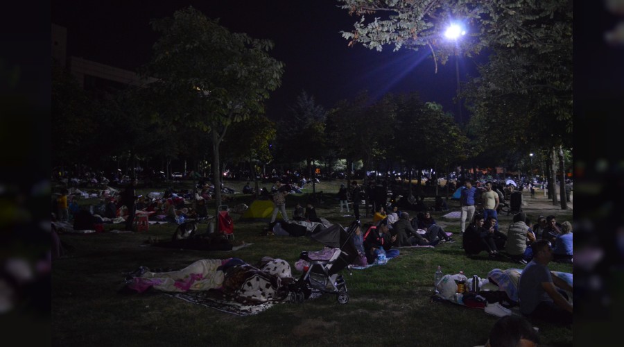 İstanbullular parklarda uyudu