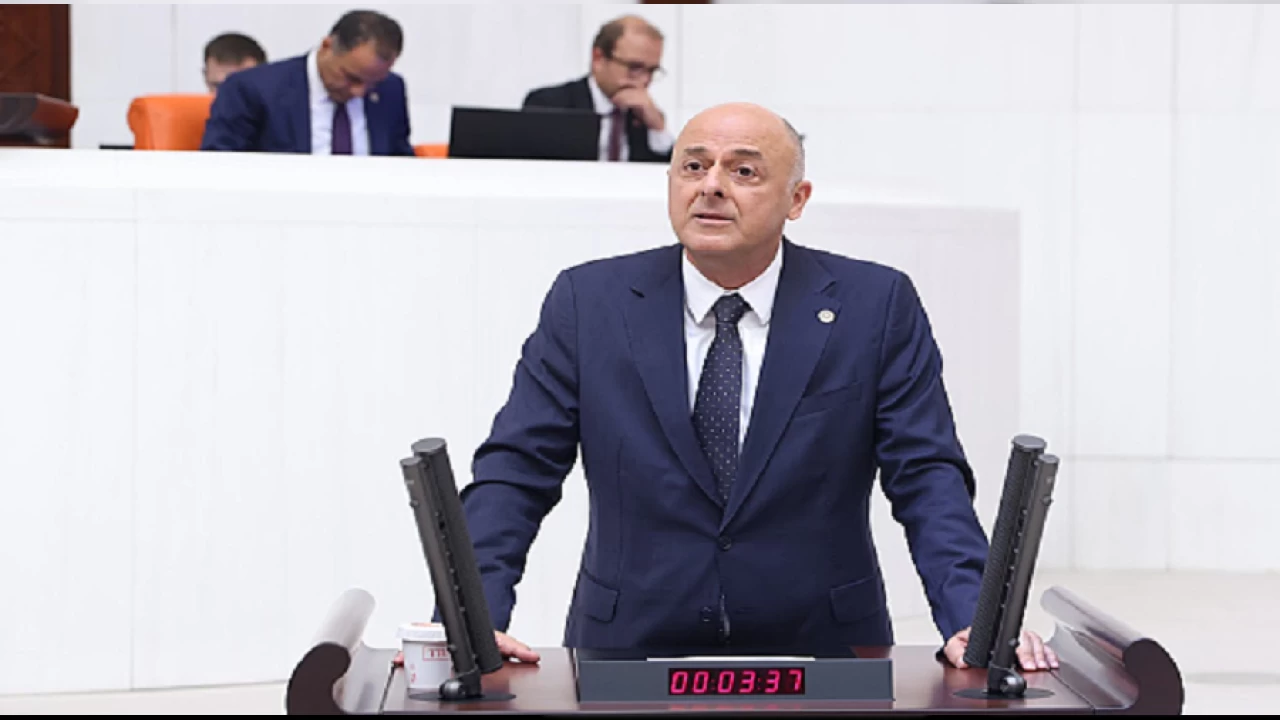 İzmir Milletvekili Ümit Özlale, İYİ Parti'den istifa etti