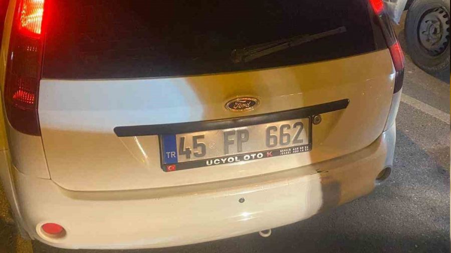 İzmir'de anne ve 2 yaşındaki çocuğuna otomobil çarptı