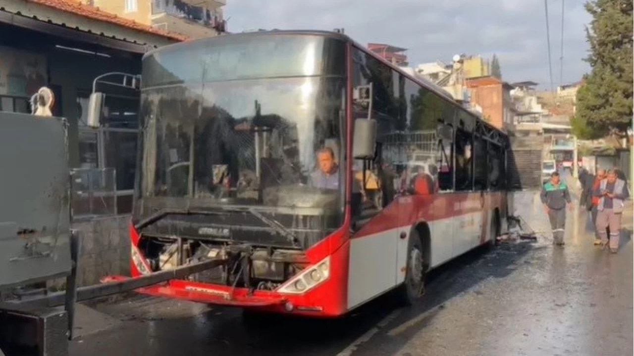 �zmir'de belediye otob�s� alevlere teslim oldu