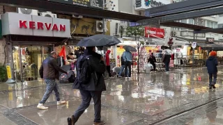 İzmir'de sağanak etkili oluyor