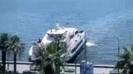 zmir'de yolcu gemisi kyya arpt