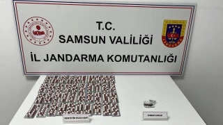 Jandarma taksideki yolcular uyuturucuyla yakalad