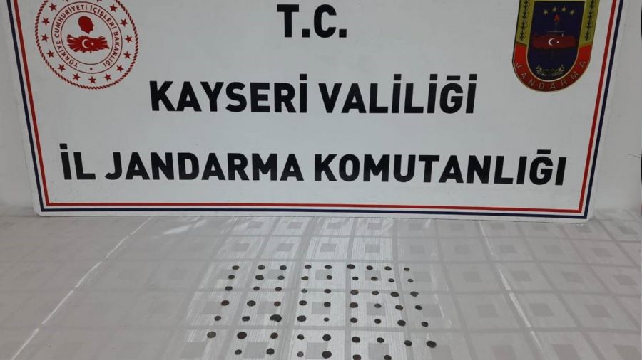 Ka�ak kaz�dan elde etti�i tarihi eserleri satarken yakaland�