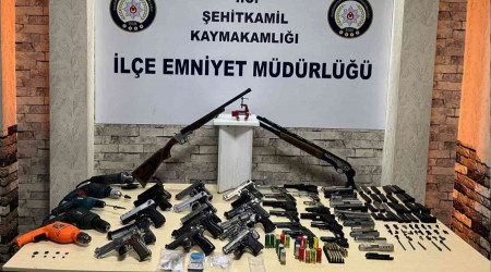 Kaak silah imalathanesine baskn