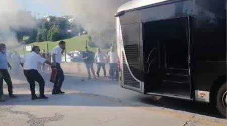 Kadıköy'de metrobüste yangın çıktı