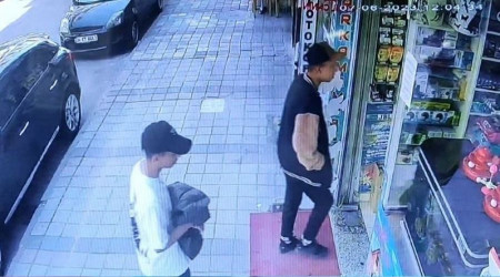 Kafadarlar Petshop'tan kuş çaldılar