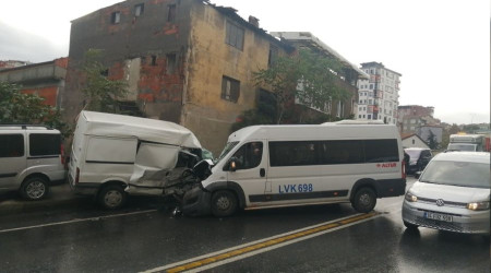 Kağıthane'de hatalı sollama ve hız: 8 yaralı