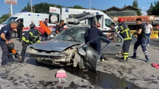 Kamyon ve 2 otomobilin kart kazada can pazar: 4 yaral