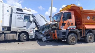Kamyon yoldan kt... 13 motosiklet, 3 arac ezdi