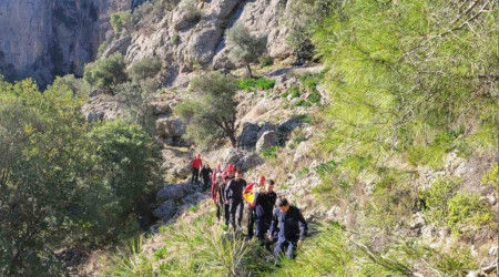 Kanyonda 170 metreden aaya dp hayatn kaybetti