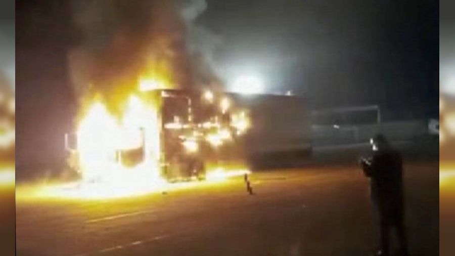 Kapıkule Sınır Kapısı'nda bekleyen tır alev topuna döndü