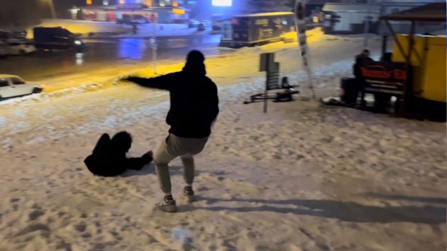 Kar kalınlığı 16 santimetreyi geçti, vatandaşlar Uludağ'a akın etti