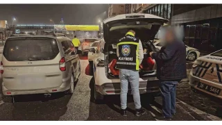 Kar �zerinde drift yapanlar polisten ka�amad�