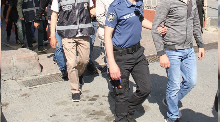 Kara Kuvvetleri'nde 52 FET� g�zalt�s� daha