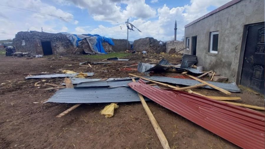 Kars'ta hortum korkuttu