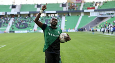 Kasongo atıyor, Sakaryaspor kazanıyor