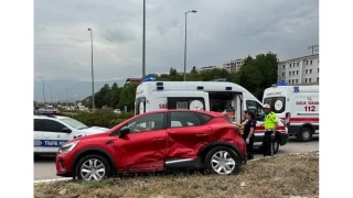 Kavakta iki otomobil arpt: 3 yaral