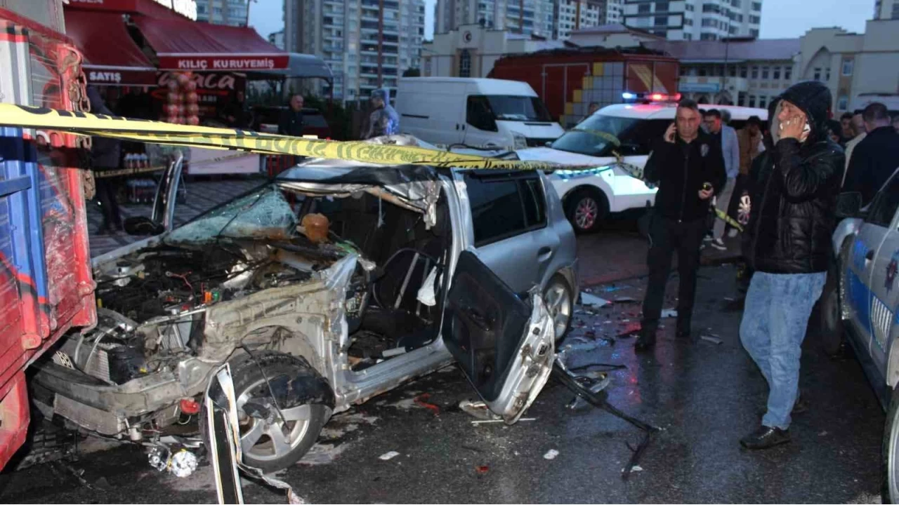 Kayseri'de feci kaza: 1 �l�, 1 yaral�