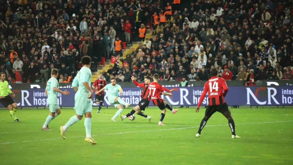 Kayserispor ate� hatt�nda... Gaziantep FK: 3 - Kayserispor: 0 