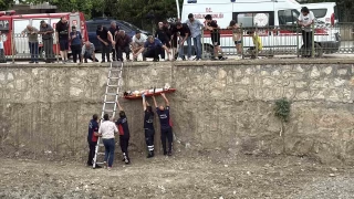 Kediye yardm etmek isterken ayan krd