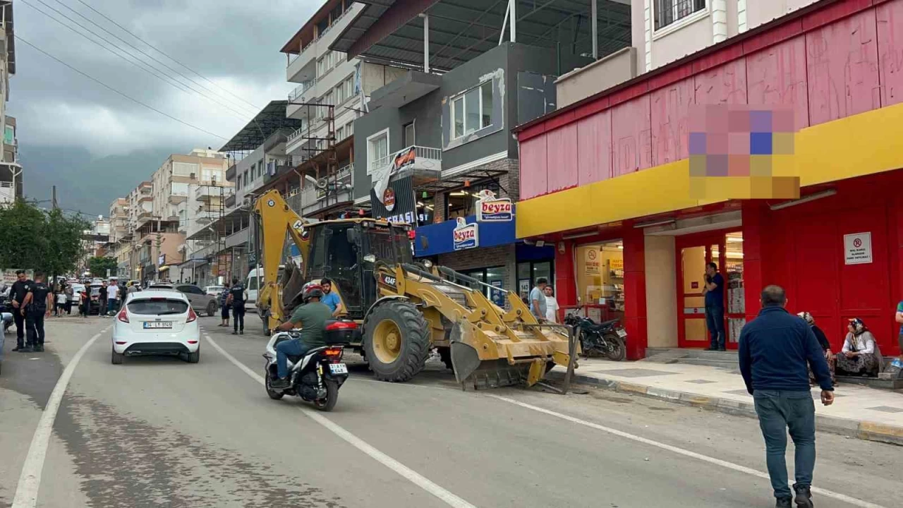 Kepçe araçları biçti