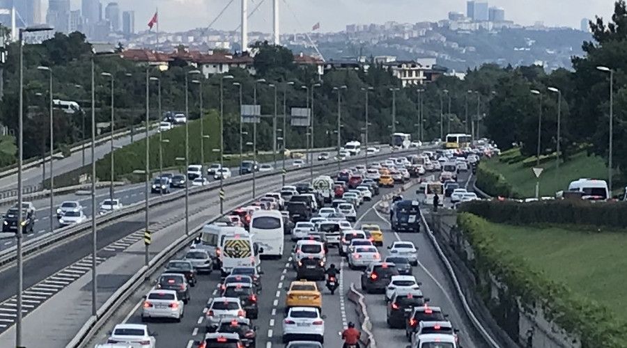 Kısıtlama sonrası İstanbul'da trafik yoğunluğu