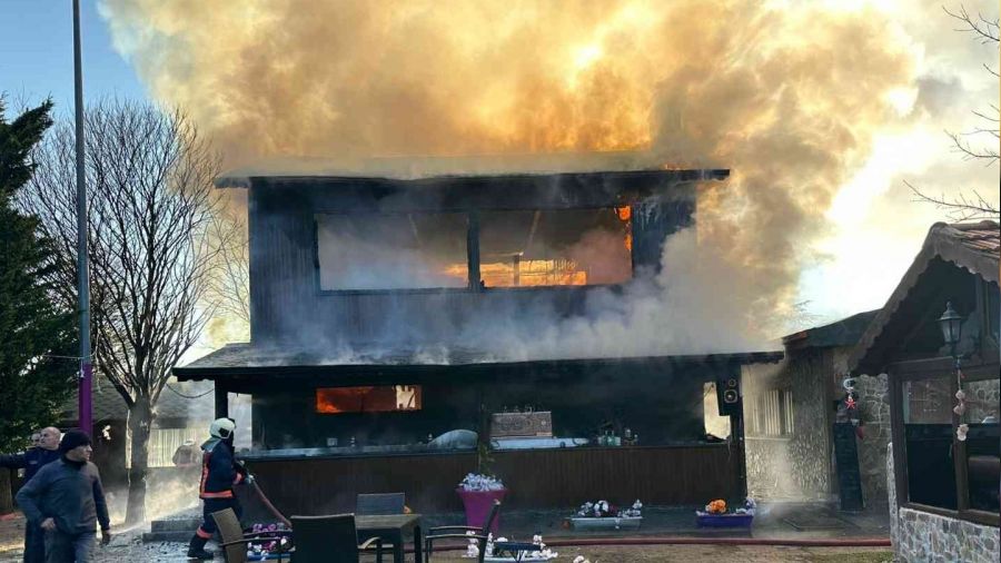 K�z�lcahamam'da ah�ap restoran alevlere teslim oldu