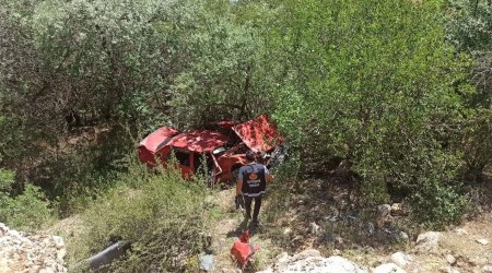 Kontrolden çıkan otomobil Botan Çayı'na uçtu