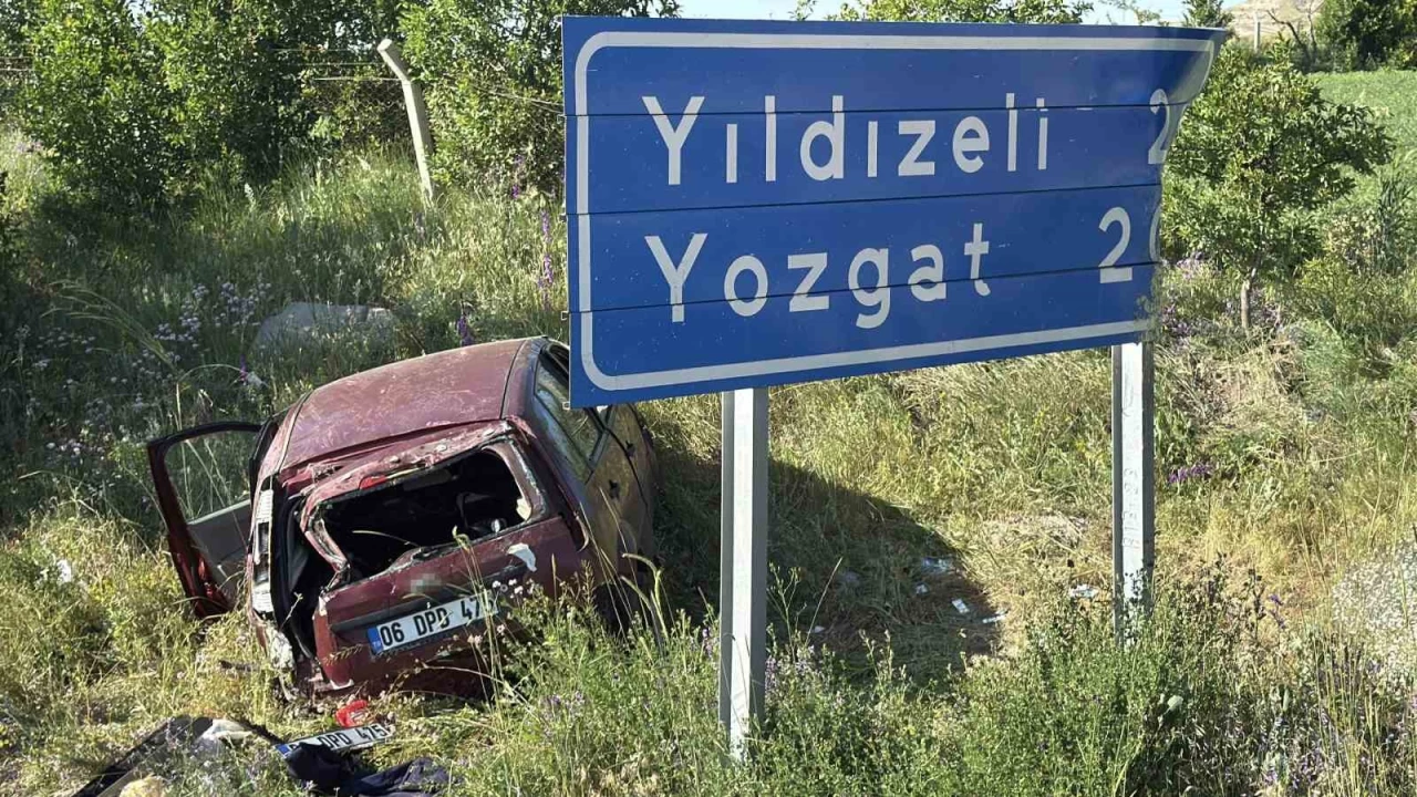 Kontrolden çıkan otomobil şarampole uçtu: 1'i ağır 3 yaralı
