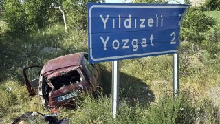 Kontrolden çıkan otomobil şarampole uçtu: 1'i ağır 3 yaralı