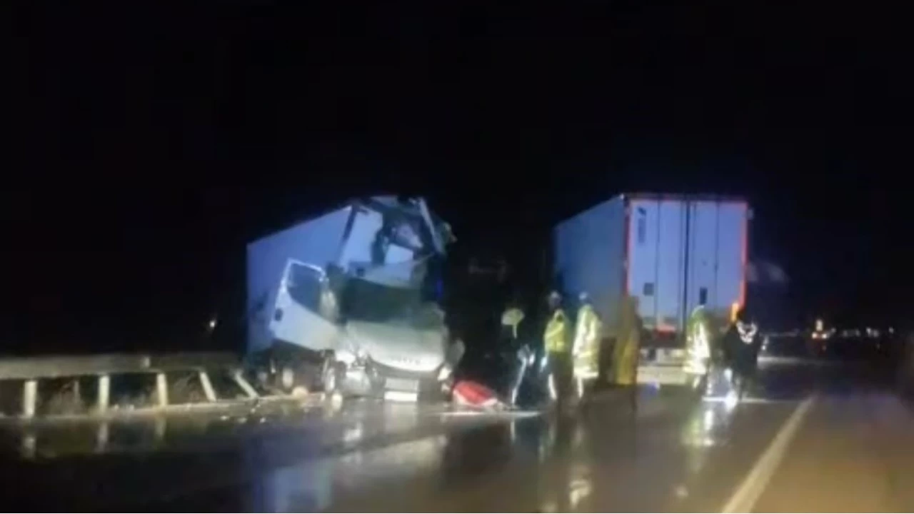 Konya'da tr ile kamyonet arpt: 1 l, 2 yaral