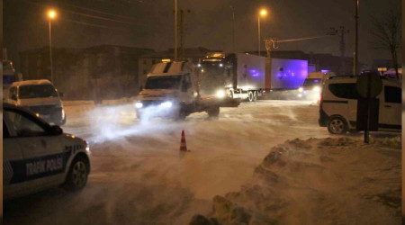 Konya'yı çevre illere bağlayan yollar kapatıldı