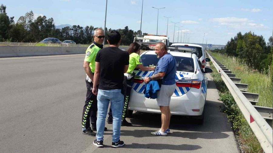 Korsan taksici - sivil polis müşteri