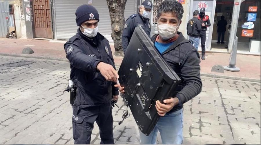 Kuca��nda televizyonla polise yakaland� 
