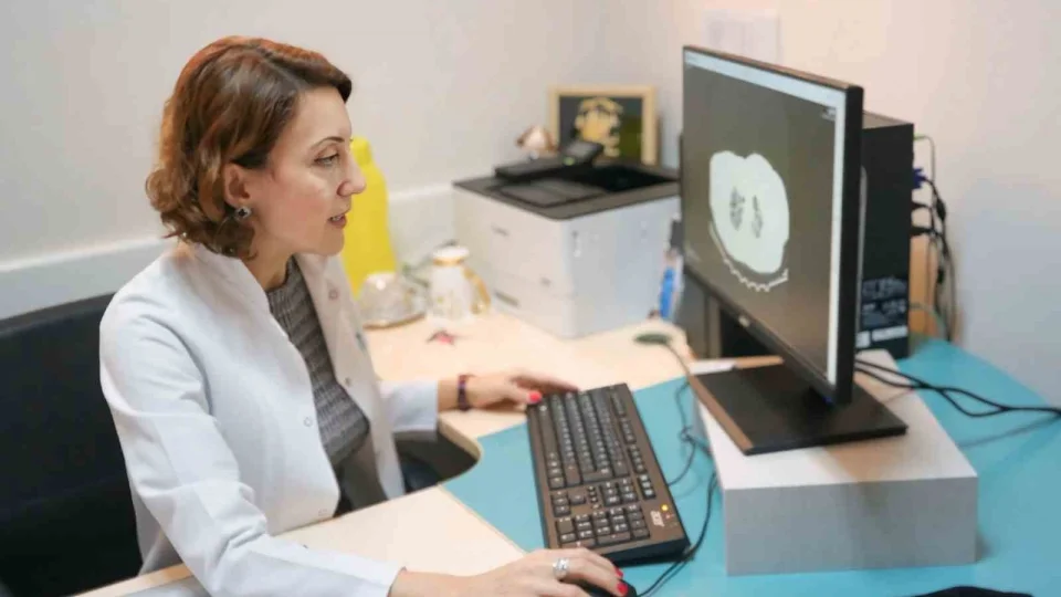 Ku� besleyenlere kritik uyar�: Akci�erde hasar riski