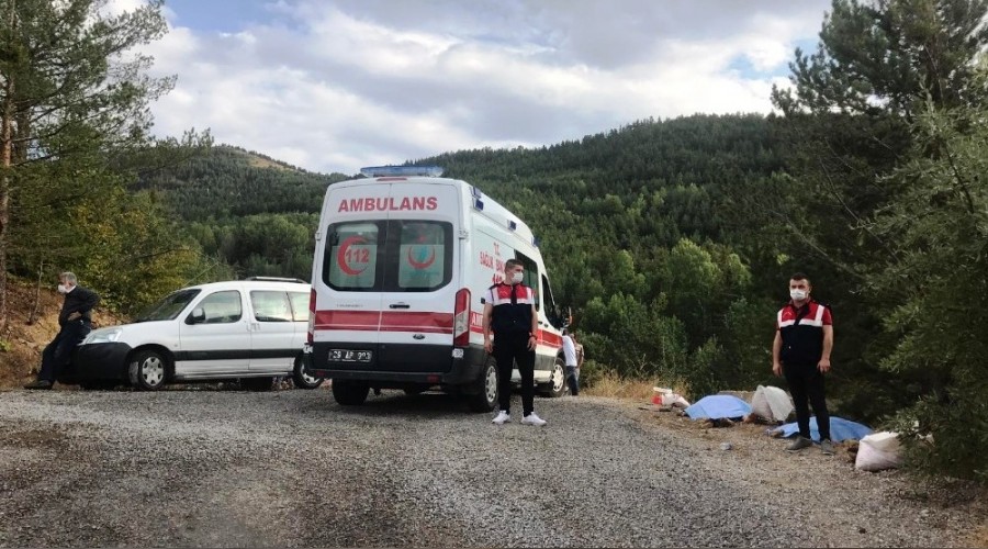 Ku�burnu toplayan anne ve k�z�n� y�ld�r�m �arpt�: 2 �l�