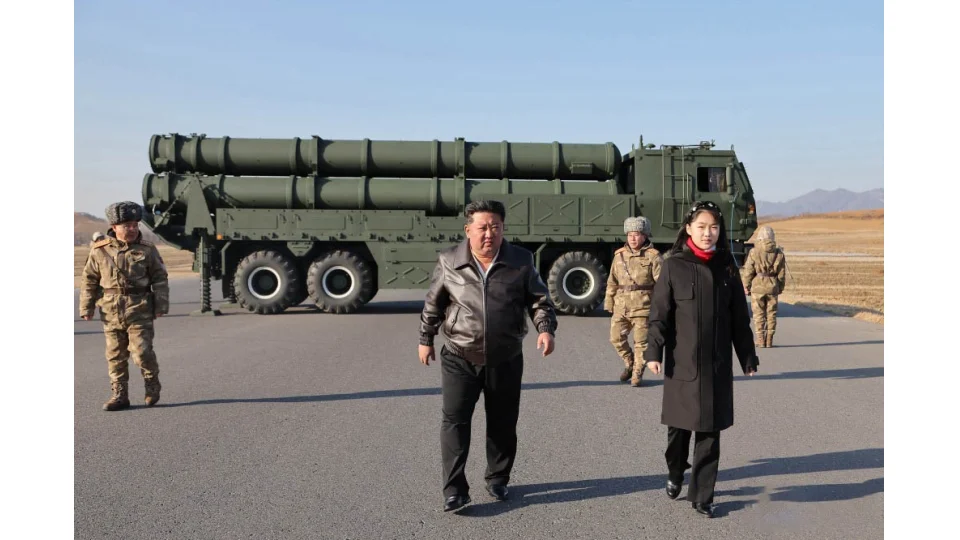 Kuzey Kore b�y�k kalibreli �oklu roketatar sistemini test etti