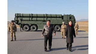 Kuzey Kore b�y�k kalibreli �oklu roketatar sistemini test etti