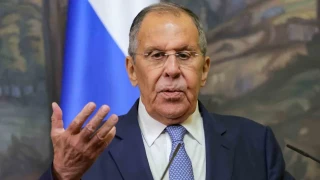 Lavrov: "Zelenskiy s�rekli seyahat ediyor, hi�bir zaman �lkesinde bulunmuyor"