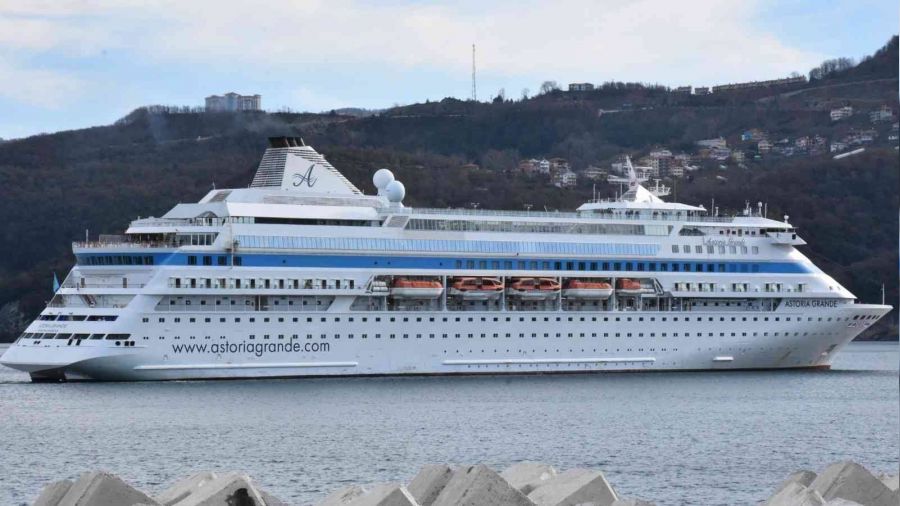 Limana çarpan kruvaziyer Amasra'da bekletilecek