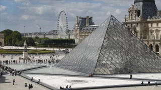 Louvre Müzesi alarm veriyor