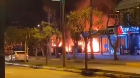 Lunapark içindeki çadır alevlere teslim oldu