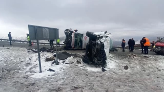 Malatya'da ambulans ile pikap çarpıştı: 1'i ağır 5 yaralı