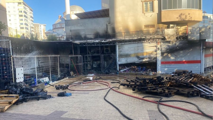 Market deposunda ��kan yang�n korkuttu
