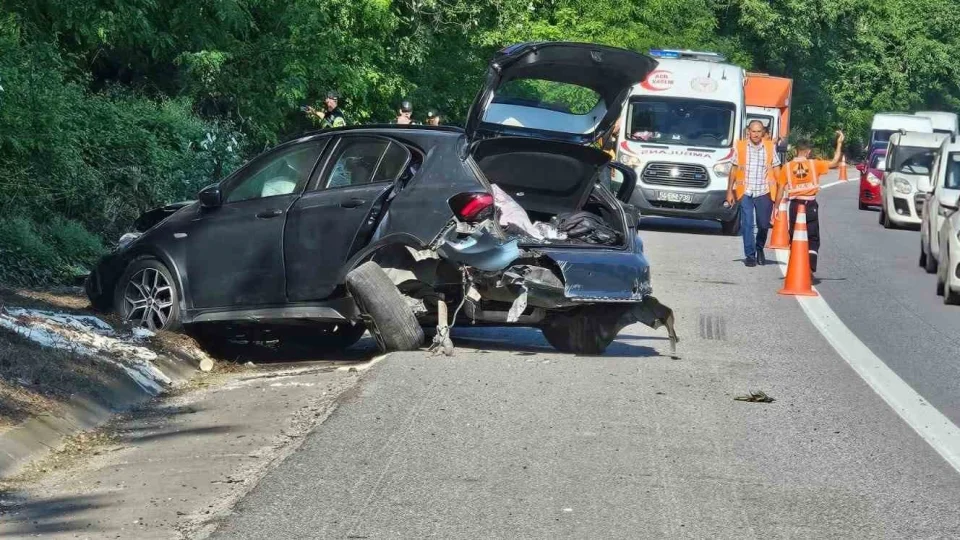 Memlekete bayram yolculu�u hastanede bitti: 3 yaral�